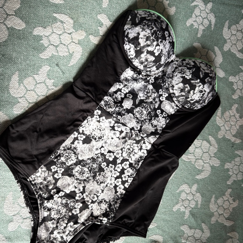 One Piece  Swimsuit  Floral  Black  Small Sleeveless  Small